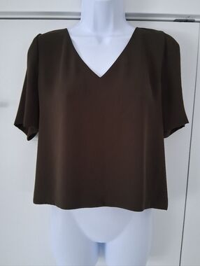 Babaton/ Semi-cropped/ Short Sleeve Randy Blouse/ Olive Green/ Size US M